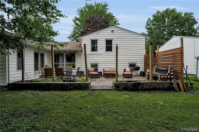 38 Sandhurst Lane, Amherst, NY 14221