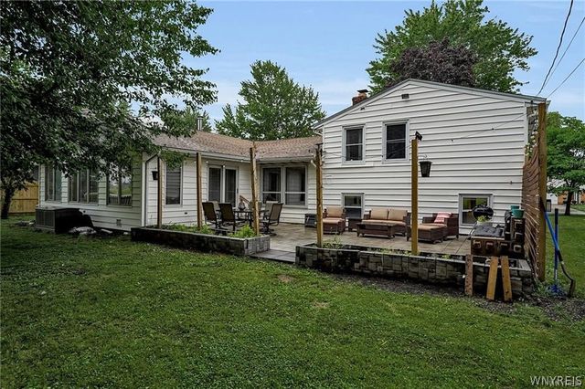 38 Sandhurst Lane, Amherst, NY 14221