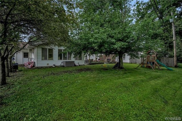 38 Sandhurst Lane, Amherst, NY 14221