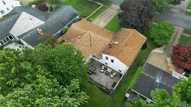 38 Sandhurst Lane, Amherst, NY 14221