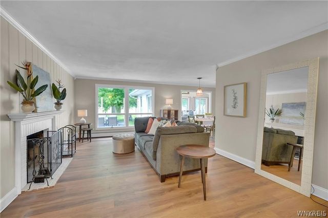 38 Sandhurst Lane, Amherst, NY 14221
