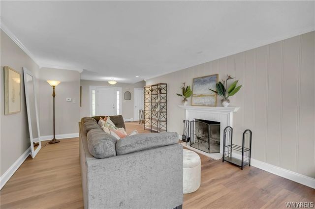 38 Sandhurst Lane, Amherst, NY 14221