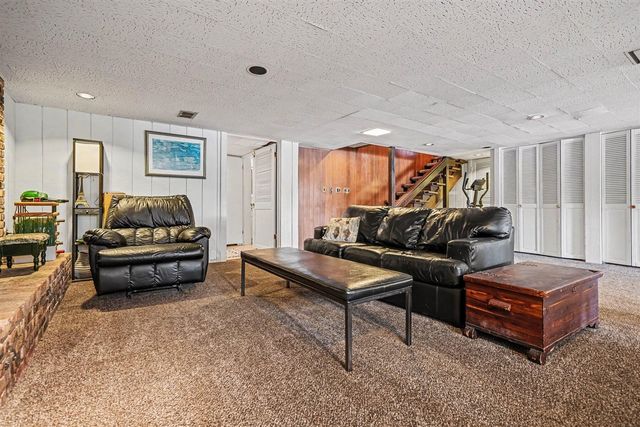 50575 W Lakeshore Drive, Dowagiac, MI 49047