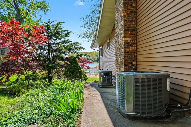 50575 W Lakeshore Drive, Dowagiac, MI 49047