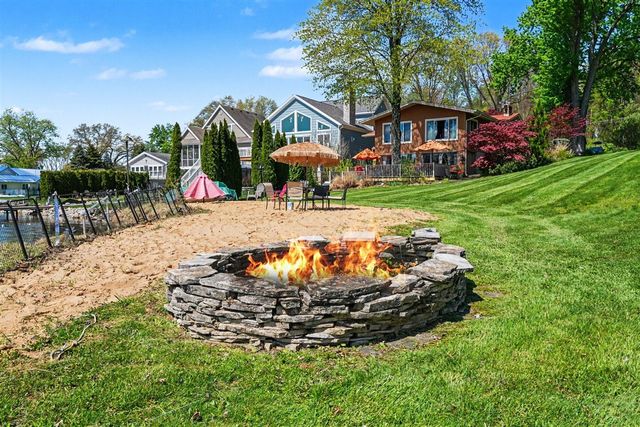 50575 W Lakeshore Drive, Dowagiac, MI 49047