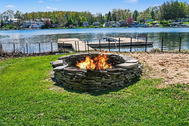 50575 W Lakeshore Drive, Dowagiac, MI 49047
