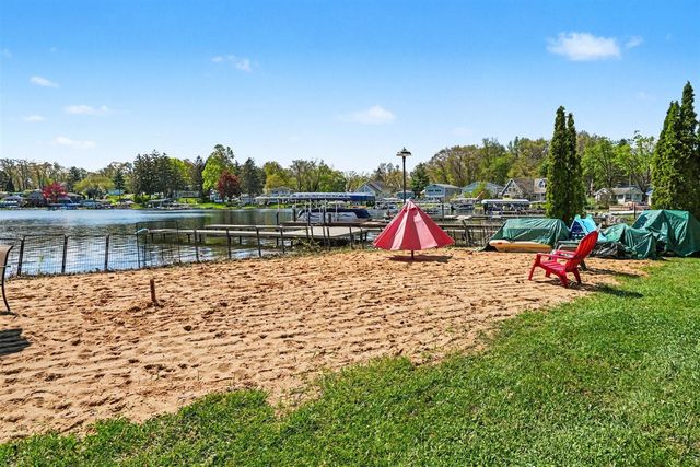 50575 W Lakeshore Drive, Dowagiac, MI 49047