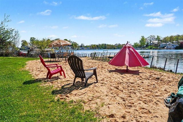 50575 W Lakeshore Drive, Dowagiac, MI 49047