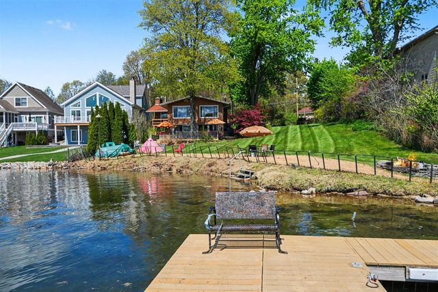 50575 W Lakeshore Drive, Dowagiac, MI 49047