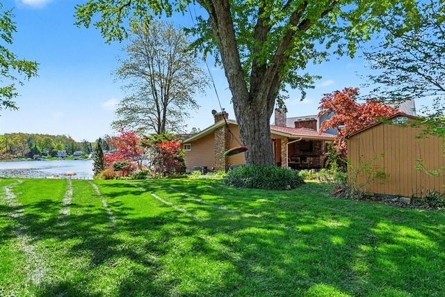 50575 W Lakeshore Drive, Dowagiac, MI 49047