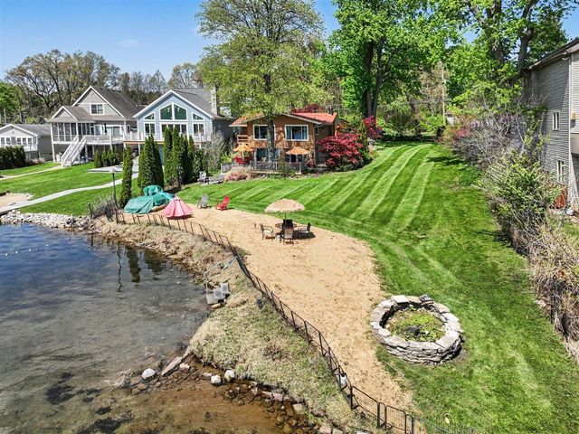50575 W Lakeshore Drive, Dowagiac, MI 49047