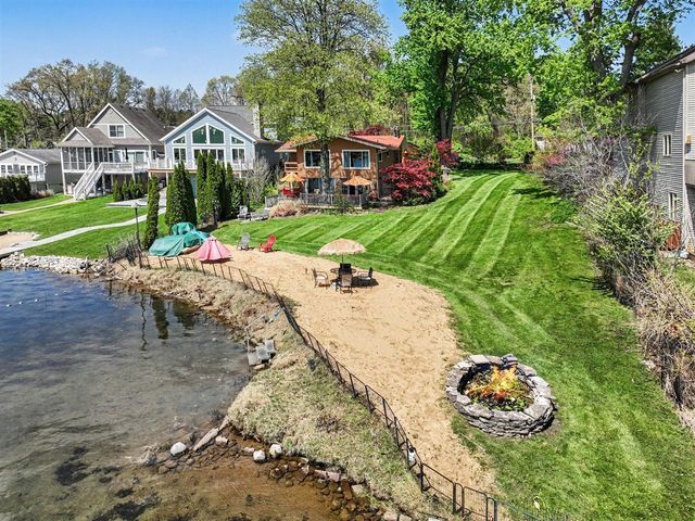 50575 W Lakeshore Drive, Dowagiac, MI 49047