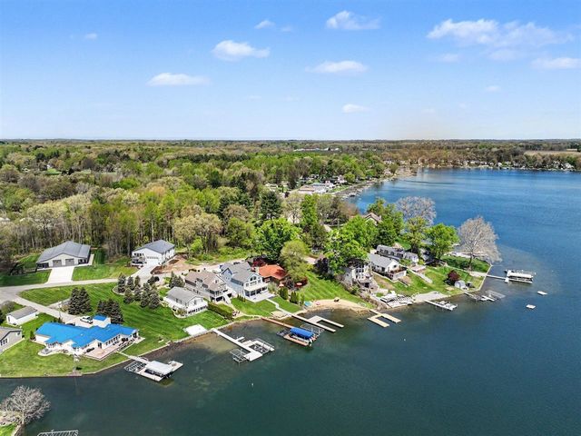 50575 W Lakeshore Drive, Dowagiac, MI 49047