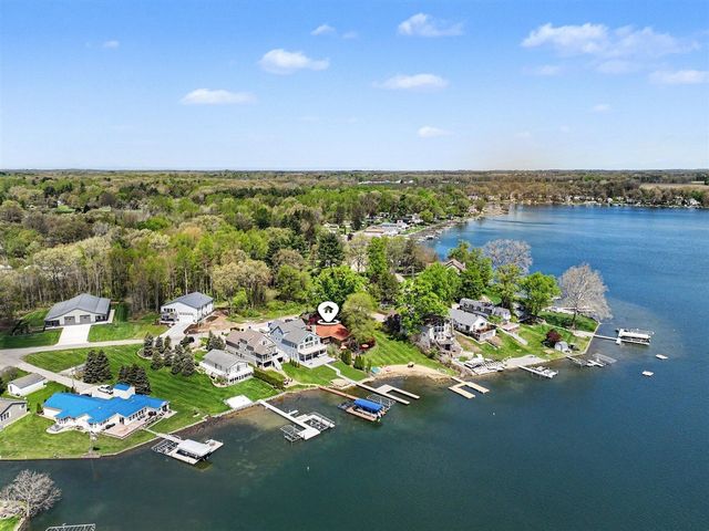 50575 W Lakeshore Drive, Dowagiac, MI 49047