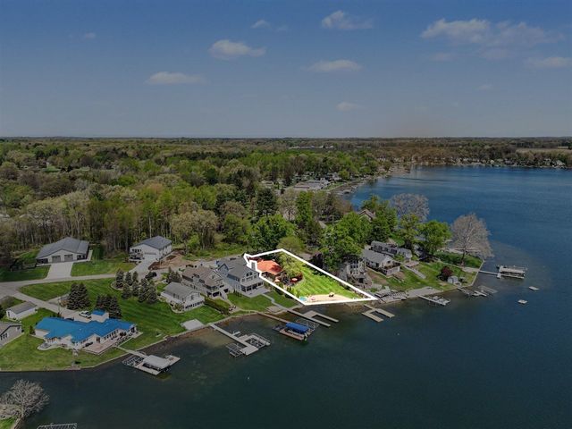 50575 W Lakeshore Drive, Dowagiac, MI 49047