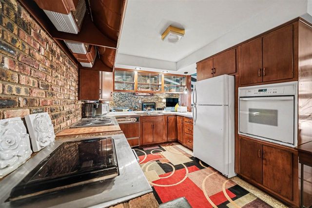 50575 W Lakeshore Drive, Dowagiac, MI 49047