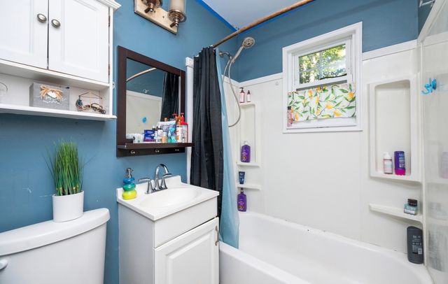 8 Wickman Dr, Gardner, MA 01440