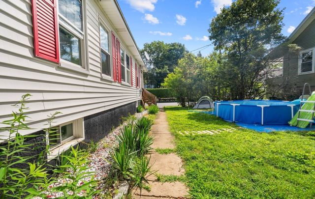 8 Wickman Dr, Gardner, MA 01440
