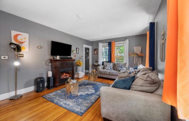 8 Wickman Dr, Gardner, MA 01440