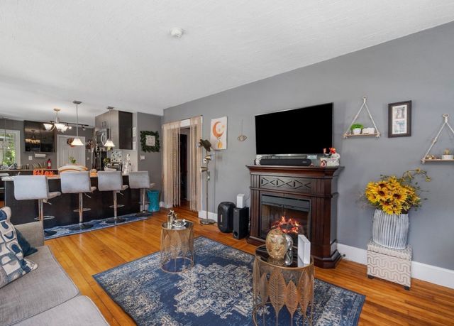 8 Wickman Dr, Gardner, MA 01440