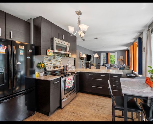 8 Wickman Dr, Gardner, MA 01440