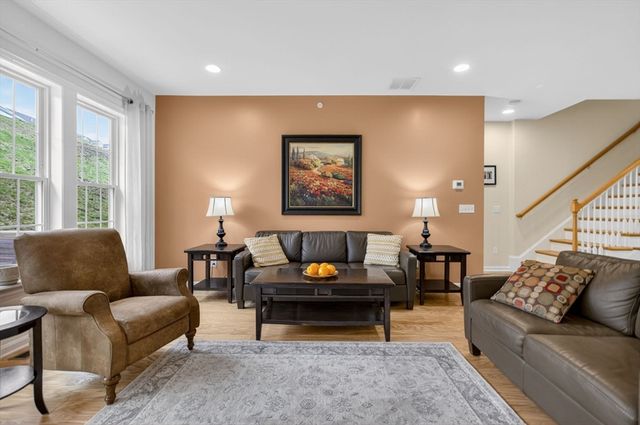 87 Shannon Way 86, Upton, MA 01568