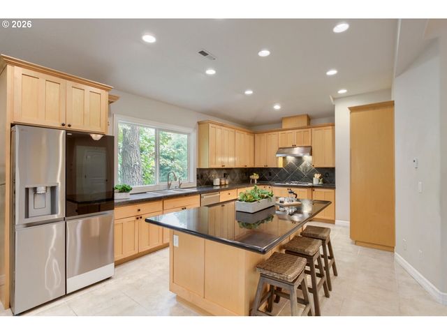 4403 W BURNSIDE Rd, Portland, OR 97210
