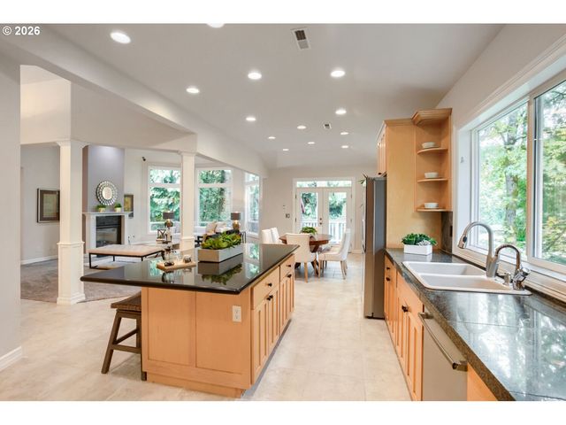 4403 W BURNSIDE Rd, Portland, OR 97210