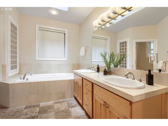 4403 W BURNSIDE Rd, Portland, OR 97210