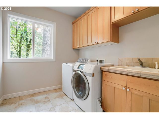 4403 W BURNSIDE Rd, Portland, OR 97210