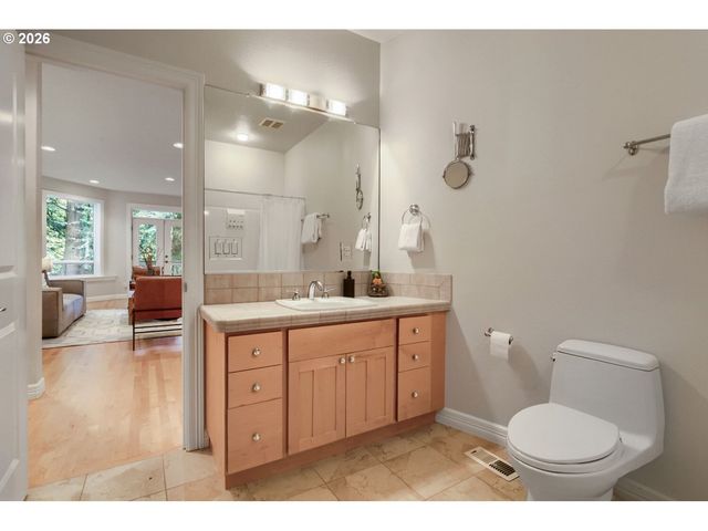 4403 W BURNSIDE Rd, Portland, OR 97210