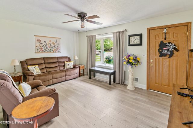 2502 Bagby Way, Louisville, KY 40216