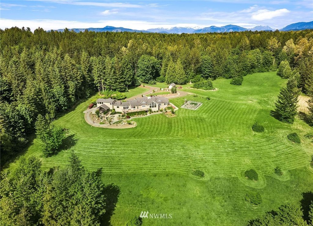 Image 1 of property listing at 8439 321st Way, Carnation, WA 98014