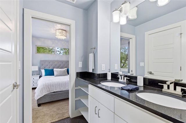 2202 Willow ST B, Austin, TX 78702