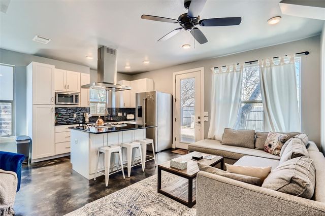 2202 Willow ST B, Austin, TX 78702