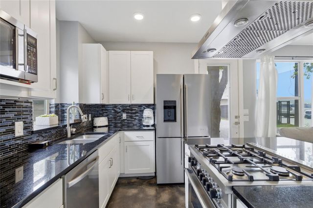 2202 Willow ST B, Austin, TX 78702