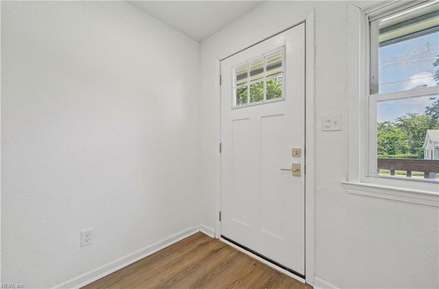 123 Ash AVE, Newport News, VA 23607