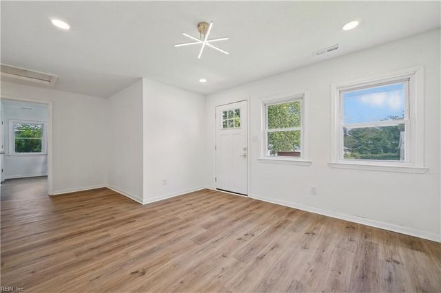 123 Ash AVE, Newport News, VA 23607