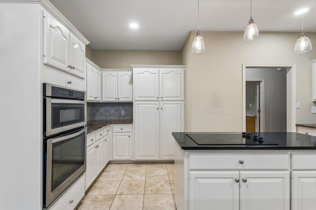 340 Columbine ST, Meadowlakes, TX 78654