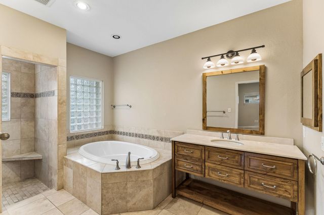 340 Columbine ST, Meadowlakes, TX 78654