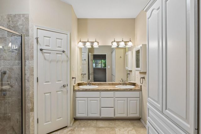 340 Columbine ST, Meadowlakes, TX 78654