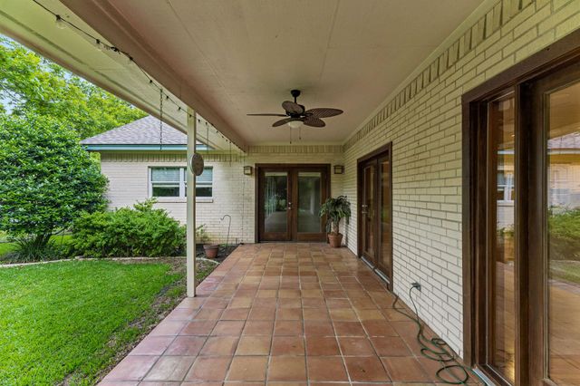 340 Columbine ST, Meadowlakes, TX 78654