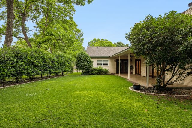 340 Columbine ST, Meadowlakes, TX 78654
