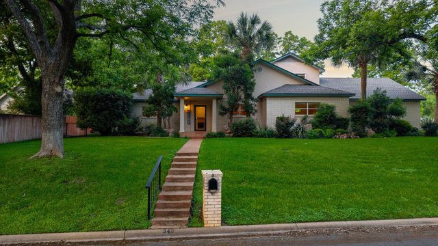 340 Columbine ST, Meadowlakes, TX 78654