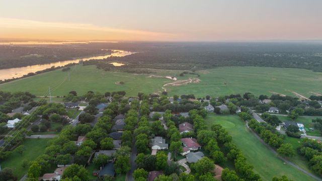 340 Columbine ST, Meadowlakes, TX 78654