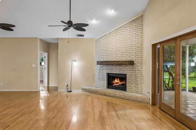 340 Columbine ST, Meadowlakes, TX 78654