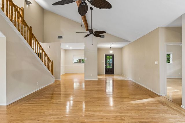 340 Columbine ST, Meadowlakes, TX 78654