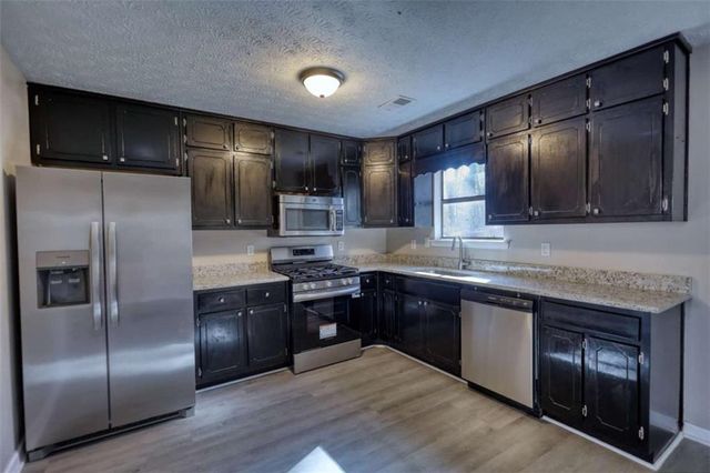 85 Valley Drive, Stockbridge, GA 30281