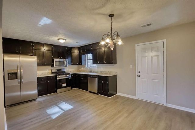 85 Valley Drive, Stockbridge, GA 30281