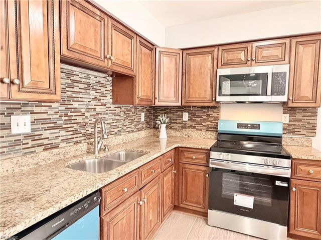 11 Penzance CIR, Chesapeake, VA 23320